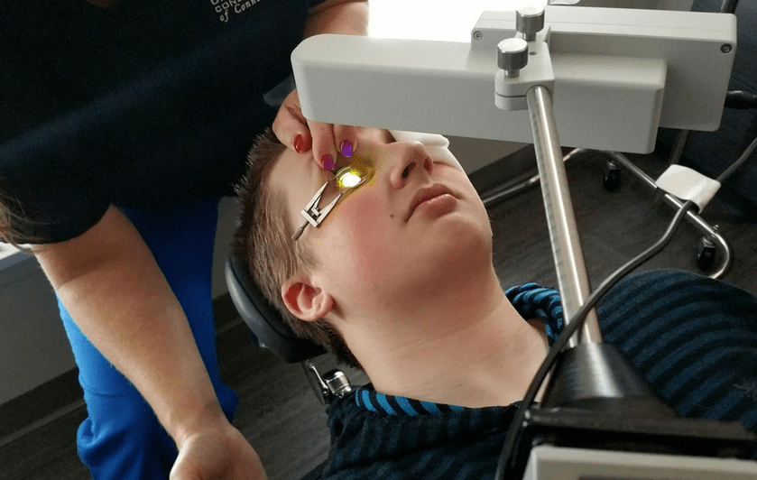 Crosslinking – operace na rohovce pro patologie