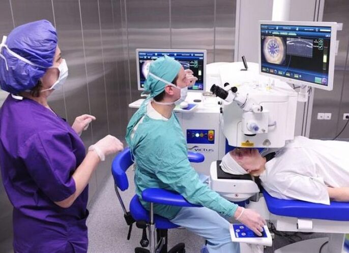 U trhlin sítnice se provádí laserová koagulace